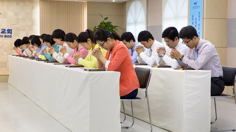 pray-to-god-rely-on-god